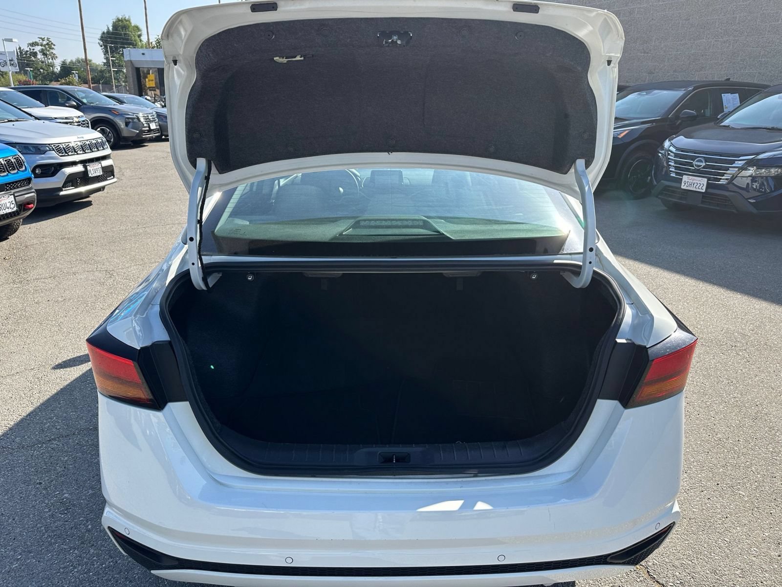 Used 2025 Nissan Altima 2.5 SV FWD image 30