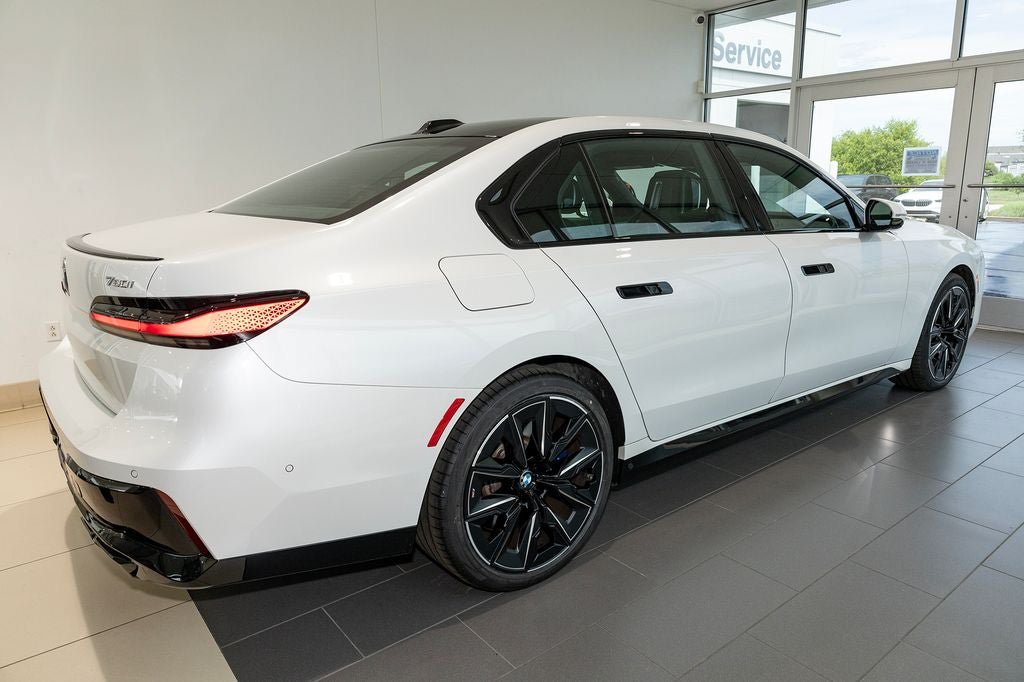 Used 2023 BMW 760i xDrive w/ Executive Package AWD/4WD image 16
