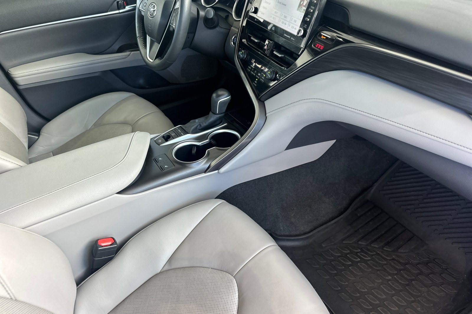 Used 2024 Toyota Camry XLE AWD/4WD image 19