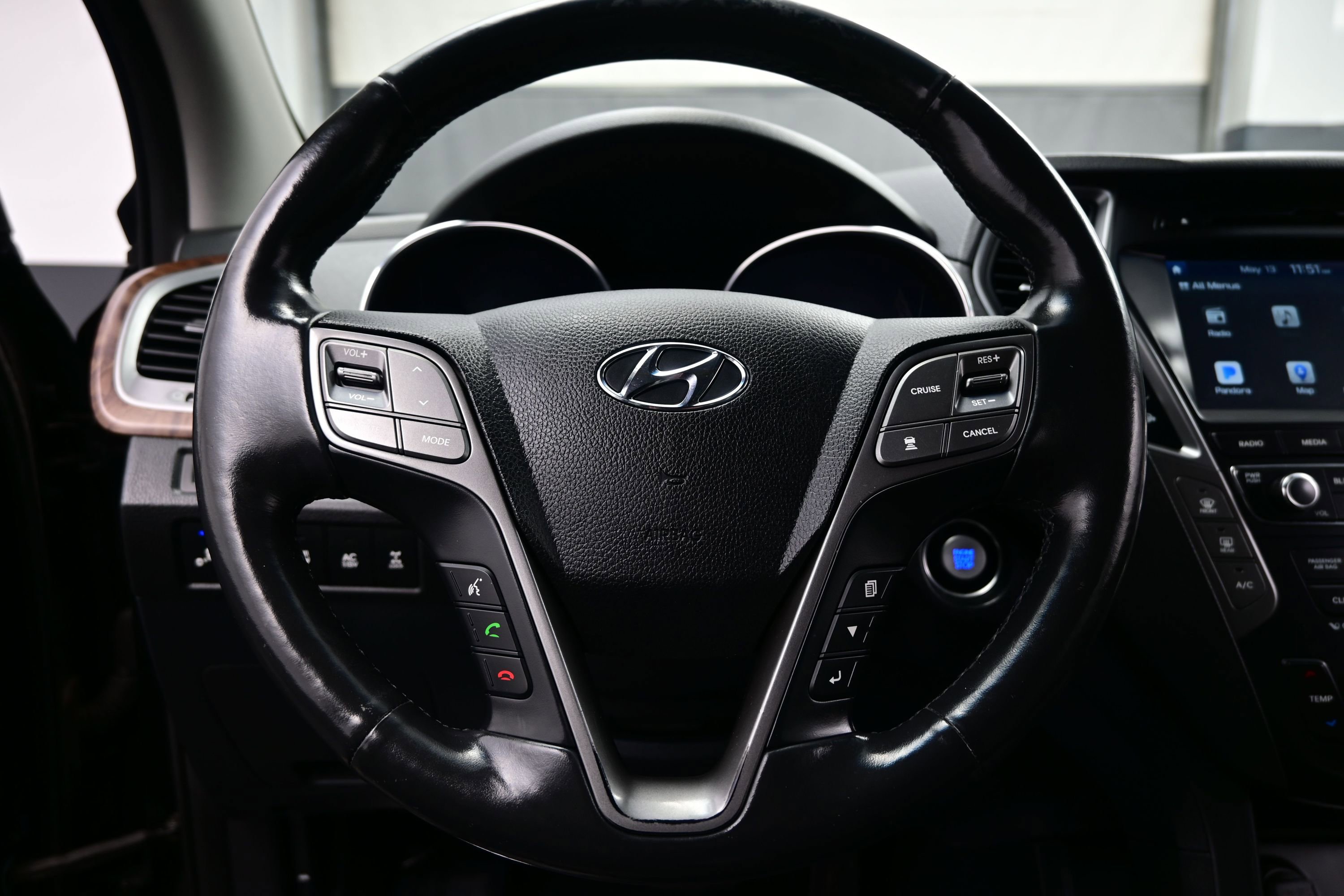 Used 2017 Hyundai Santa Fe Limited AWD/4WD image 27
