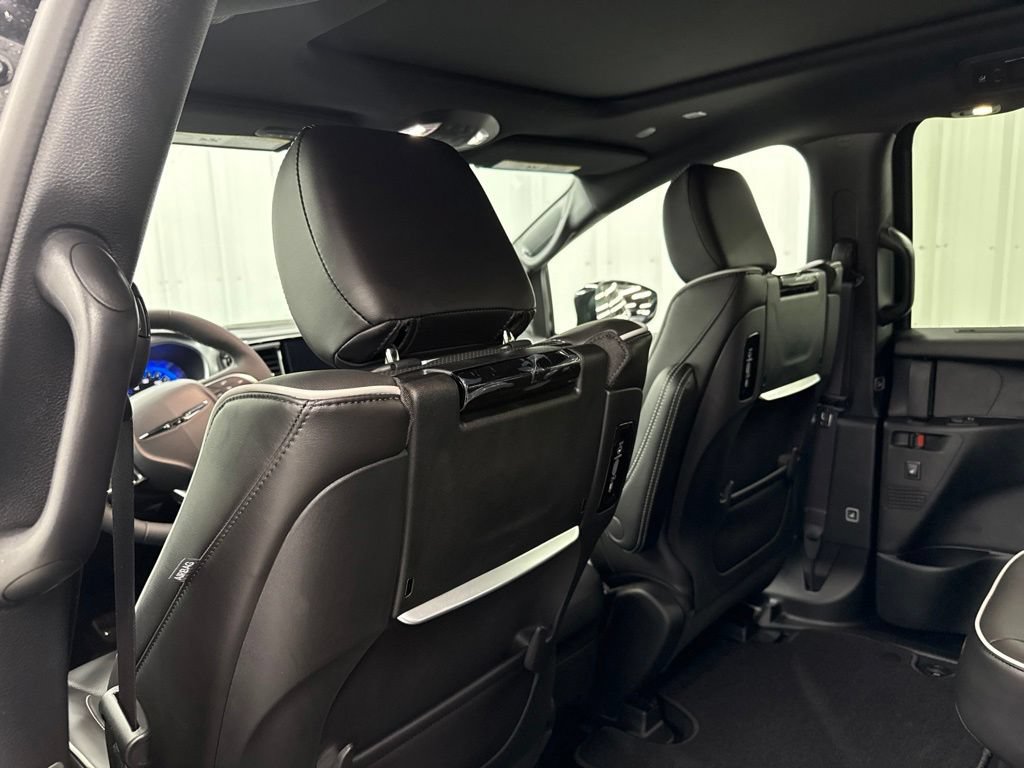 Used 2026 Chrysler Pacifica Limited w/ Uconnect Theater Family Group FWD image 12