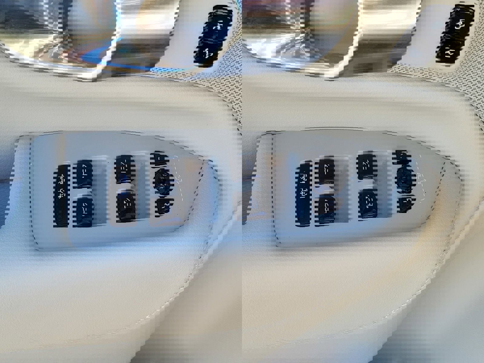 Certified 2023 Volvo XC90 B6 Plus w/ Protection Package Premier AWD/4WD image 17