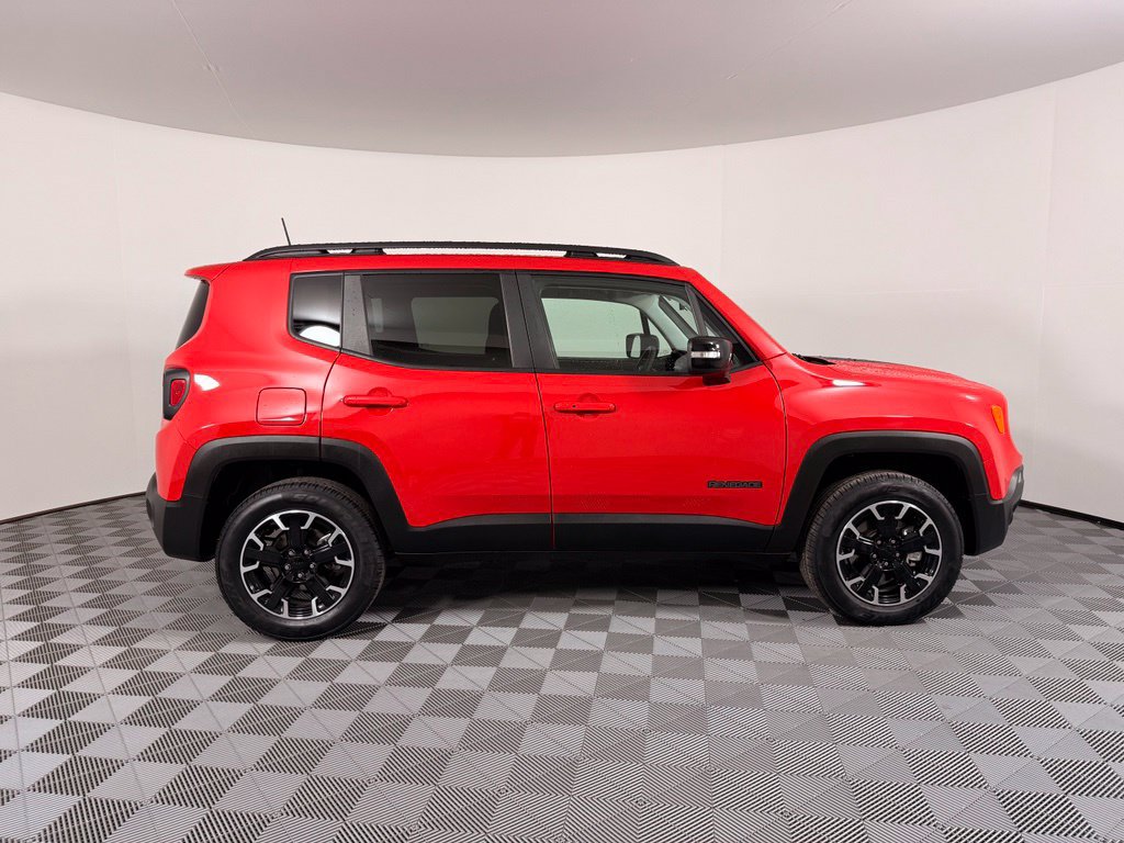 Used 2023 Jeep Renegade Latitude AWD/4WD image 7