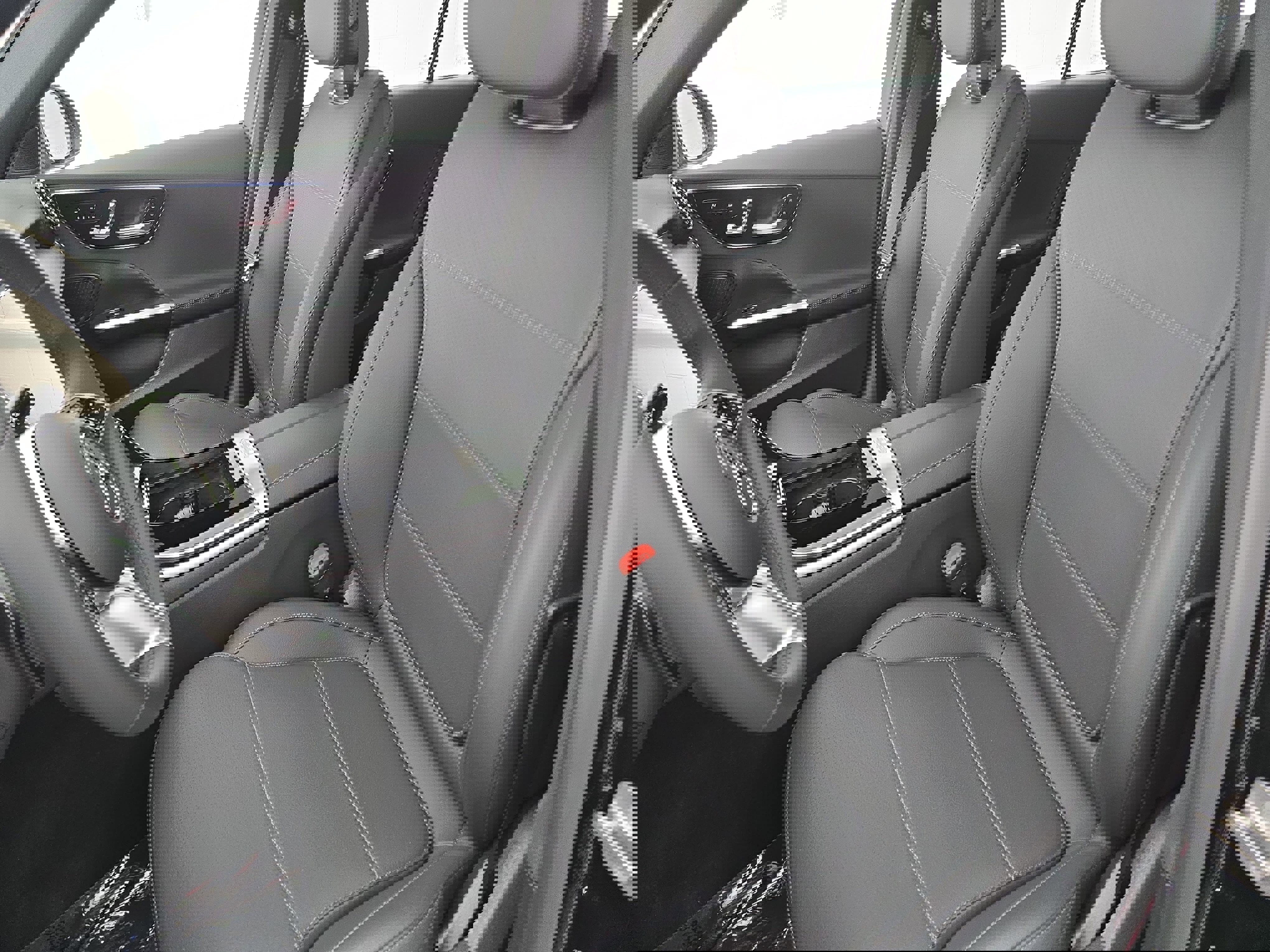 Used 2025 Mercedes-Benz C 300 Sedan image 15