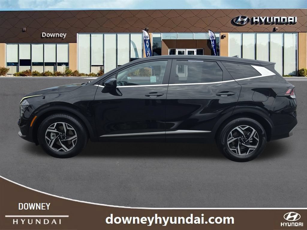 Used 2025 Kia Sportage LX FWD image 2