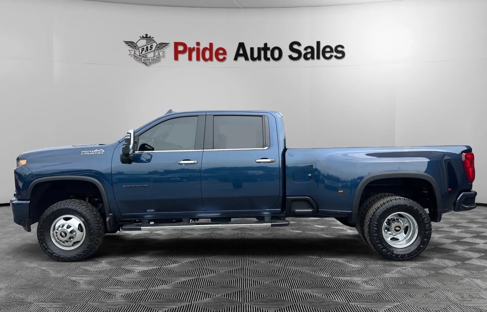 Used 2020 Chevrolet Silverado 3500 High Country w/ LPO, Hitch Package AWD/4WD image 4