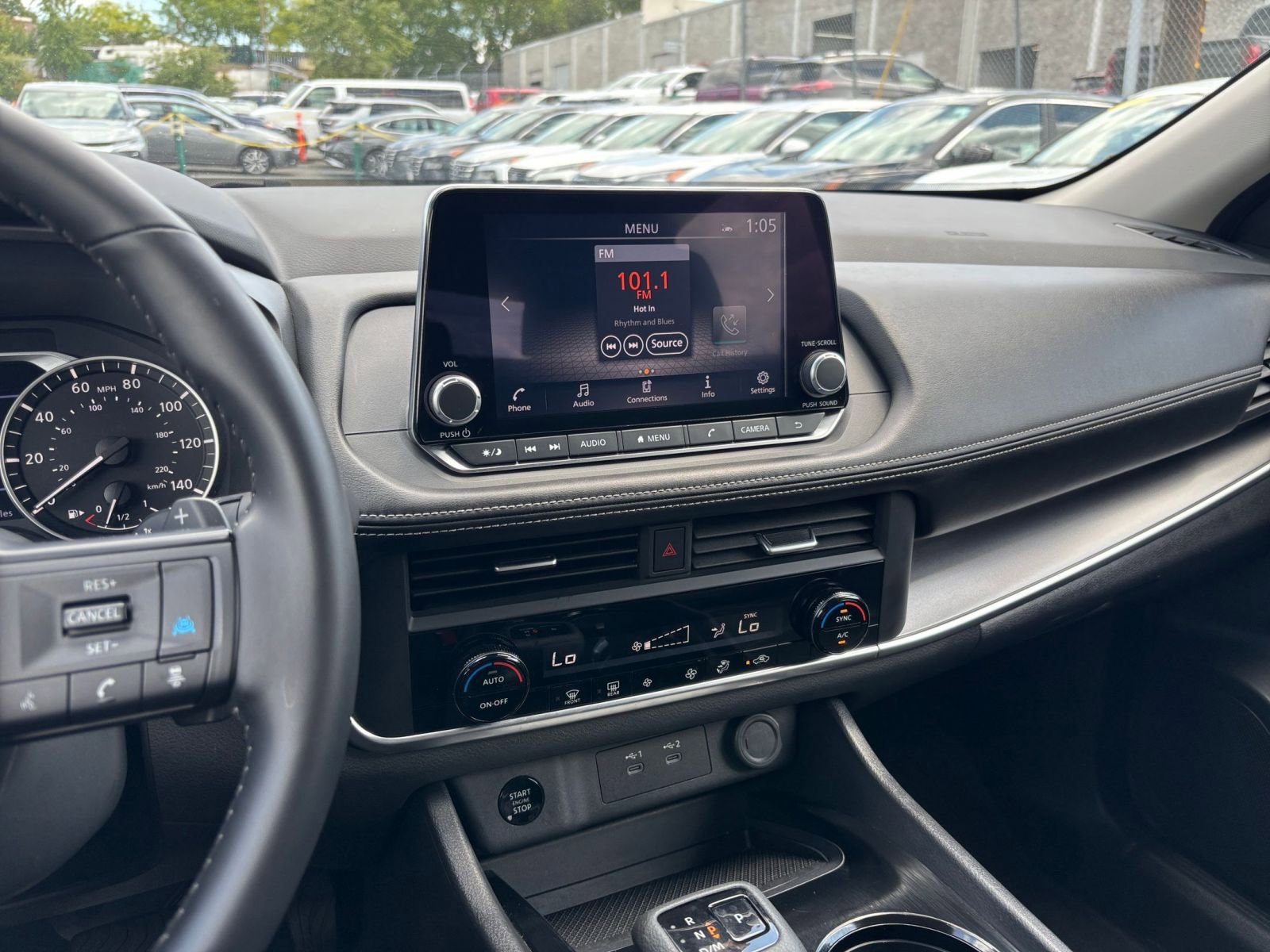 Used 2025 Nissan Rogue SV FWD image 17