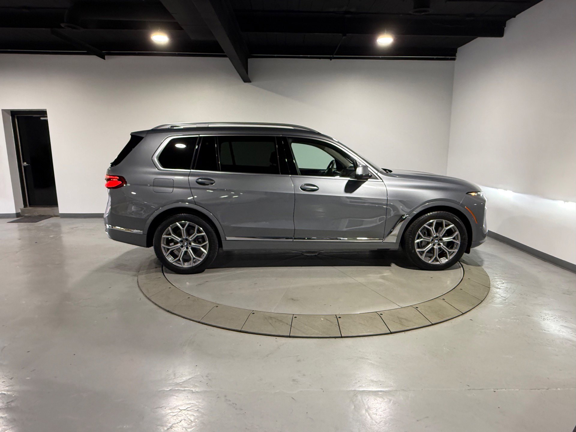 Used 2024 BMW X7 xDrive40i image 9