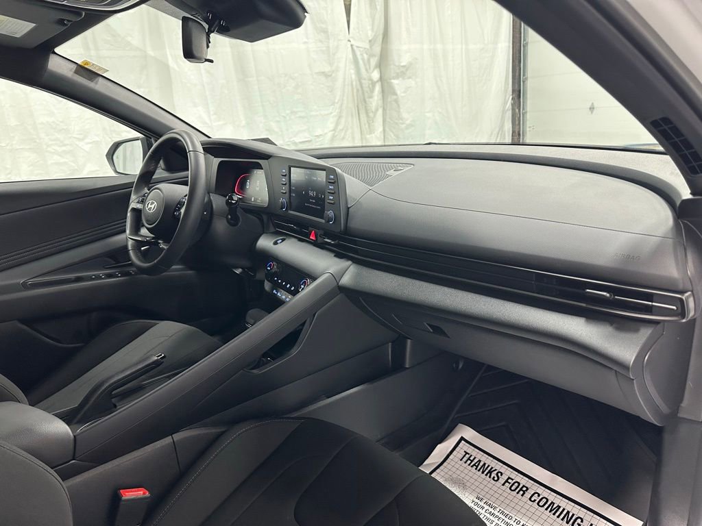 Used 2025 Hyundai Elantra Sport image 56