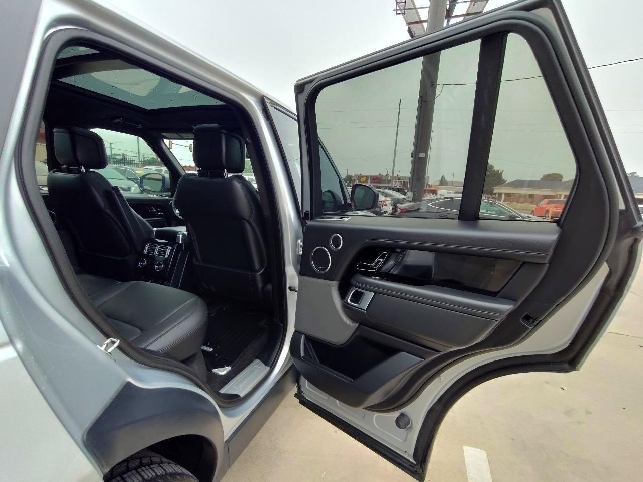 Used 2019 Land Rover Range Rover Supercharged AWD/4WD image 43