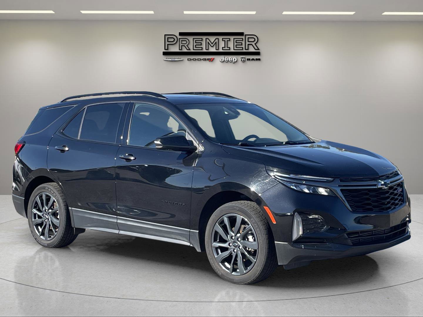 Used 2022 Chevrolet Equinox RS w/ RS Leather Package image 3