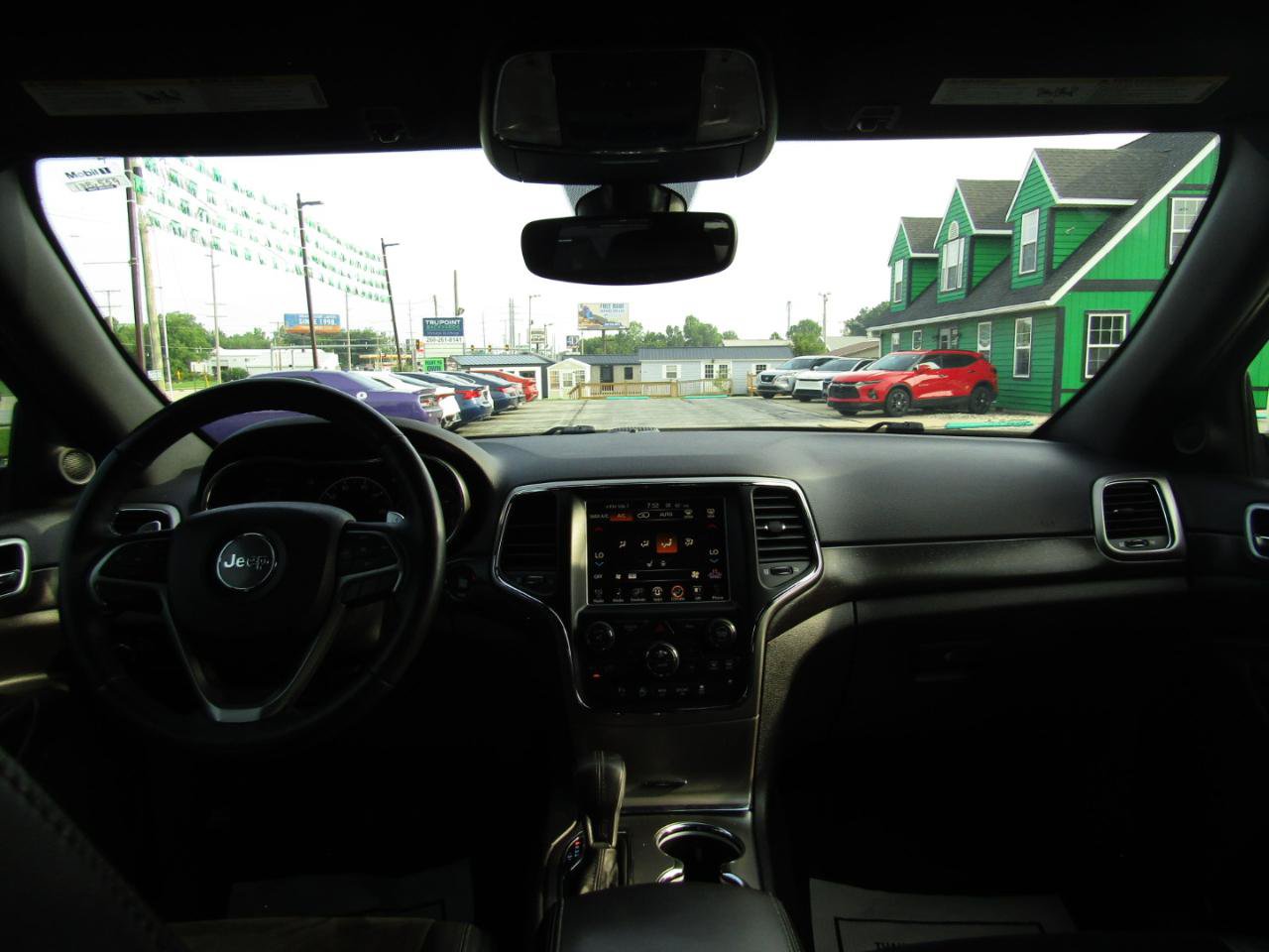 Used 2017 Jeep Grand Cherokee Altitude AWD/4WD image 13