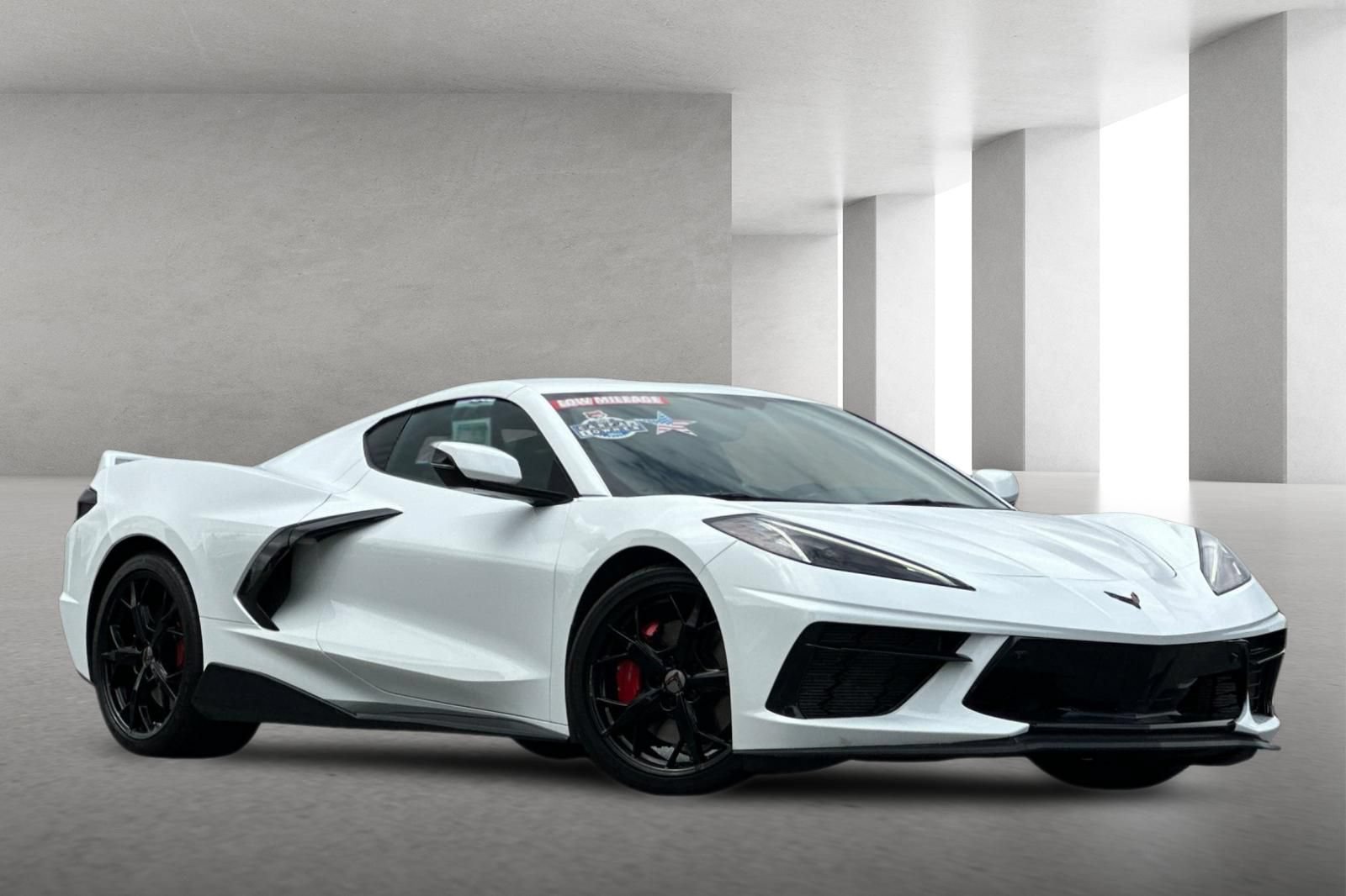 Used 2022 Chevrolet Corvette Stingray Premium Cpe w/ Z51 Performance Package RWD image 2