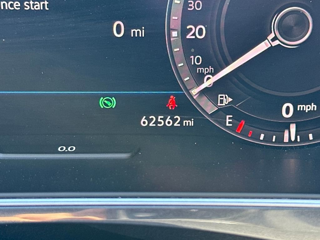 Used 2018 Volkswagen Tiguan SEL Premium image 11