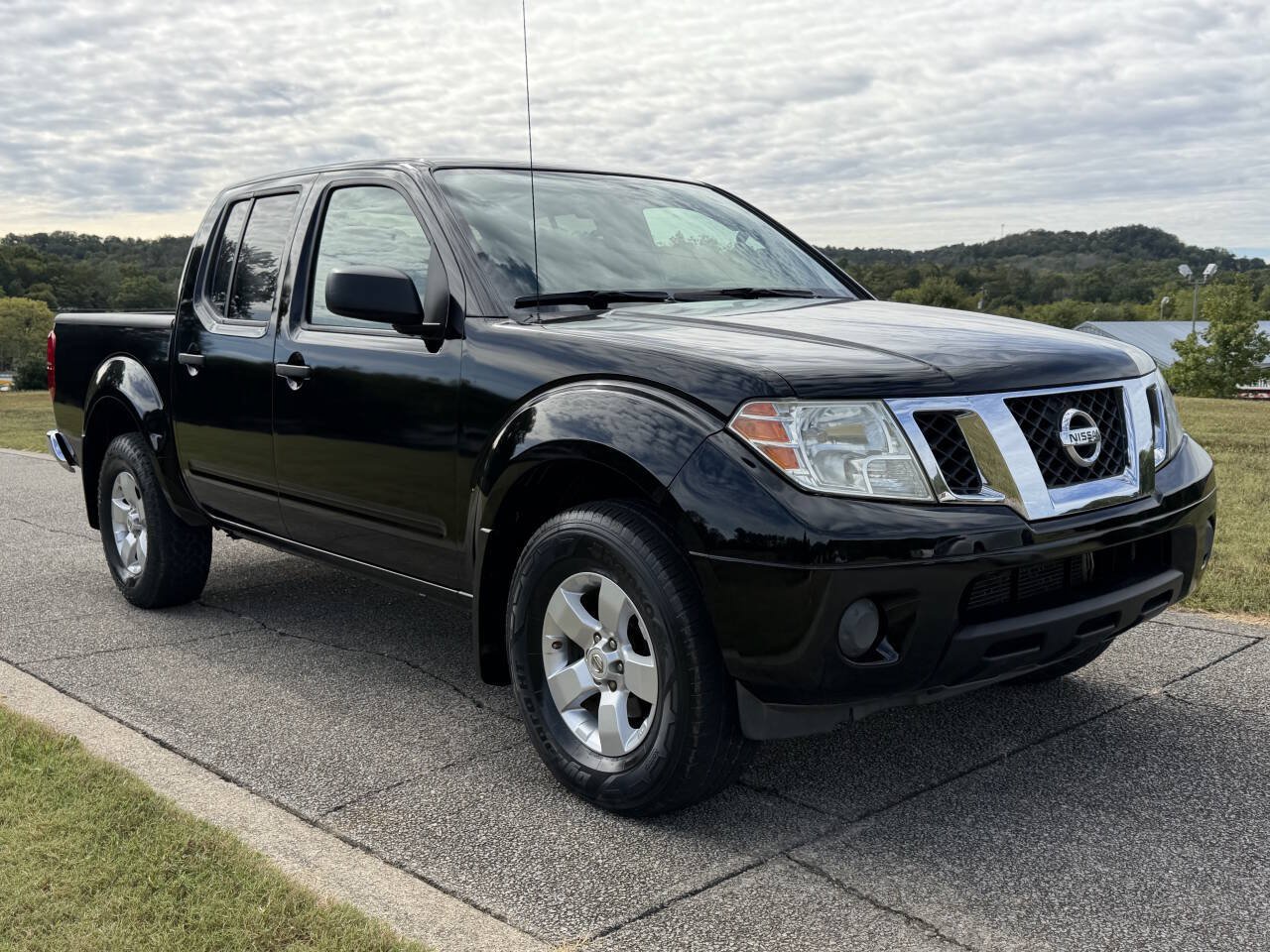 Used 2012 Nissan Frontier SV AWD/4WD image 8