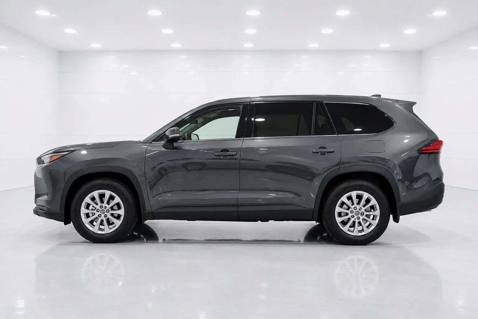Used 2025 Toyota Grand Highlander AWD image 2