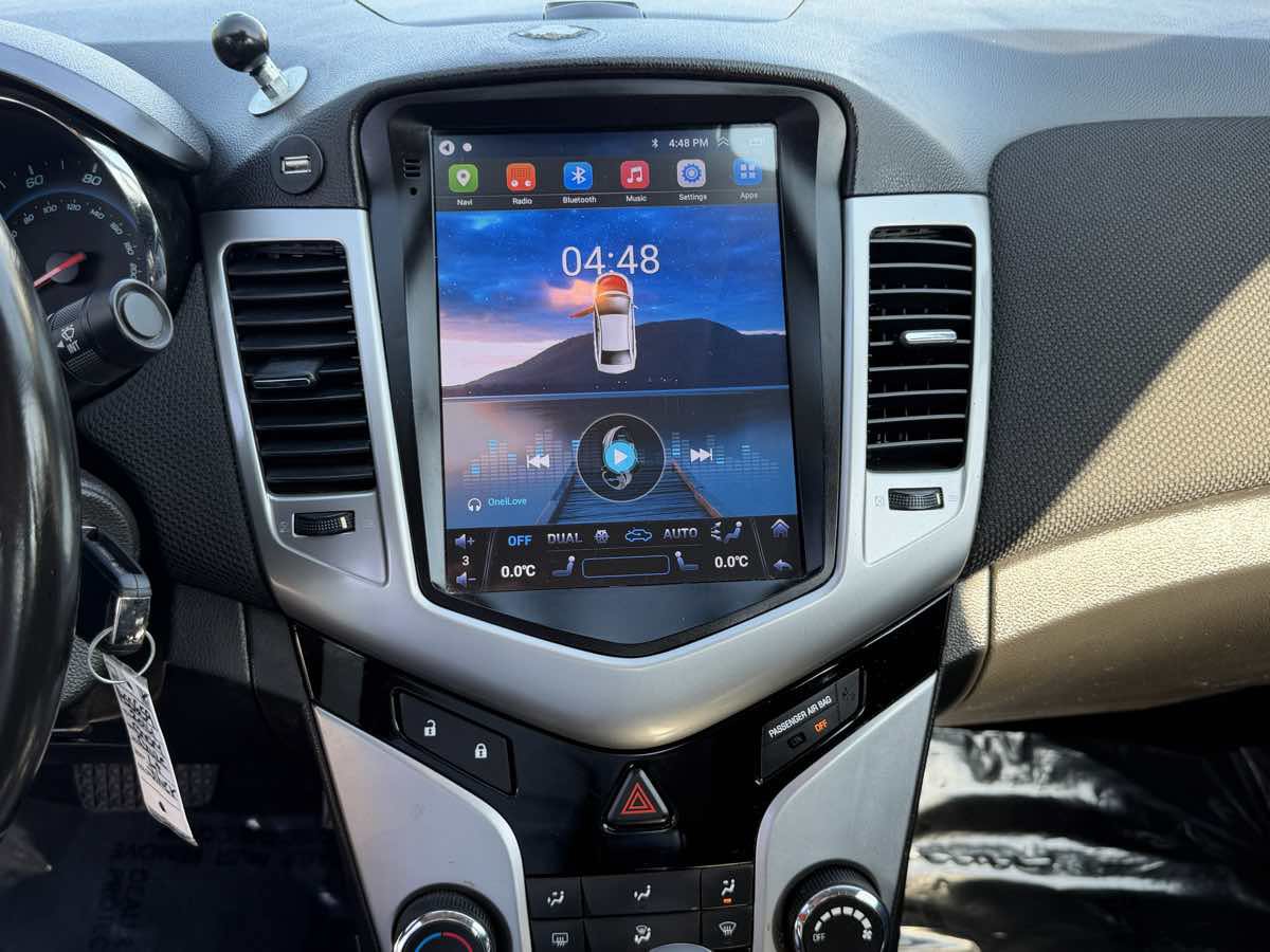 Used 2014 Chevrolet Cruze LT FWD image 12