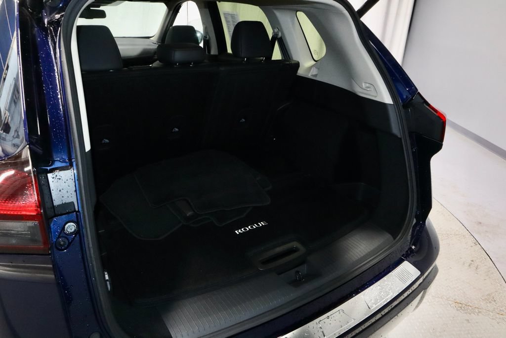 Certified 2025 Nissan Rogue SL w/ Tech Package AWD/4WD image 14