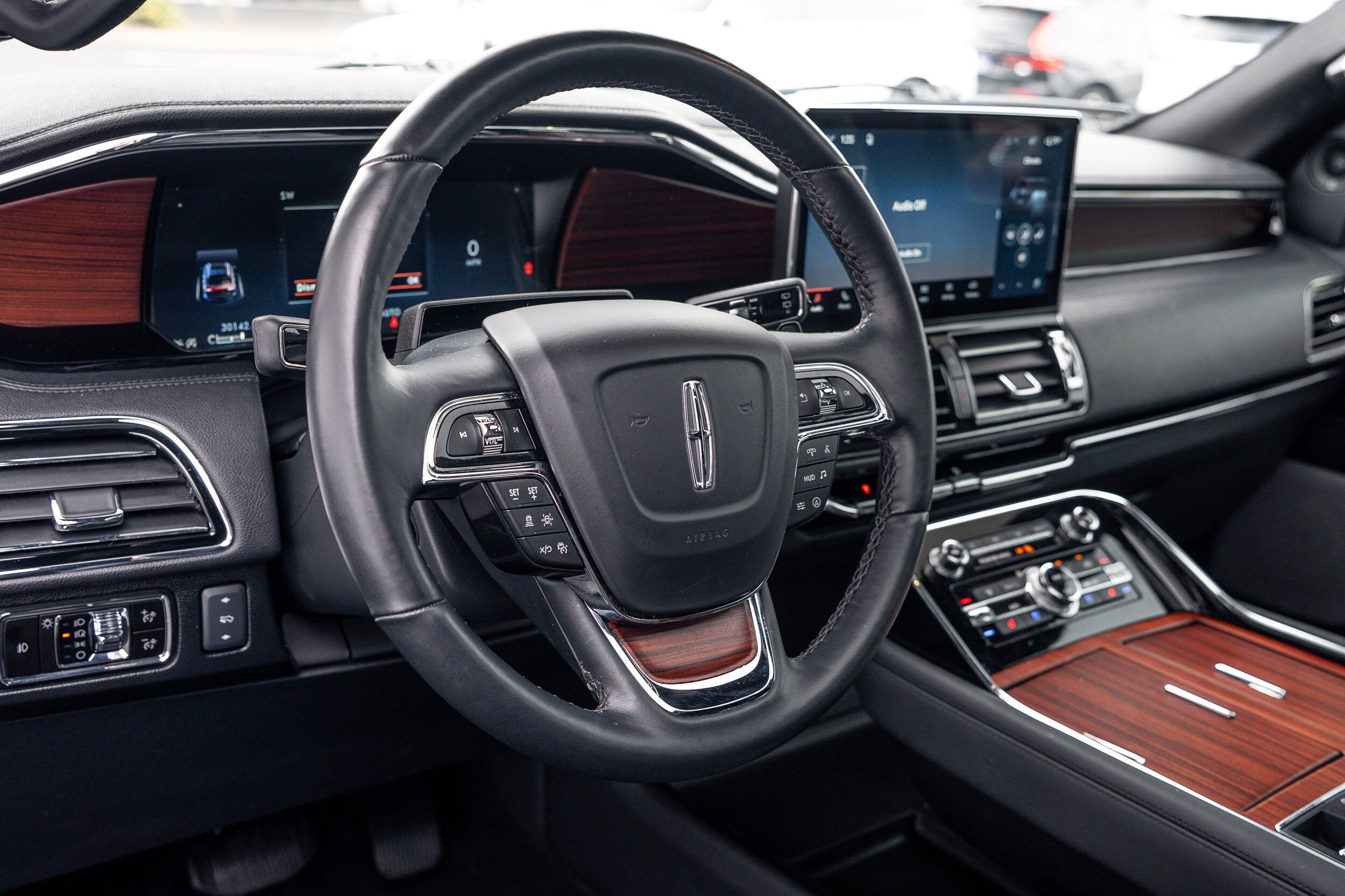 Used 2023 Lincoln Navigator Reserve AWD/4WD image 10