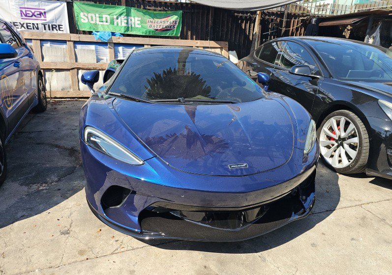 Used 2021 McLaren GT image 3
