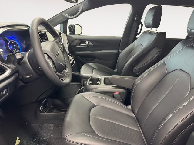 New 2026 Chrysler Pacifica Select image 7