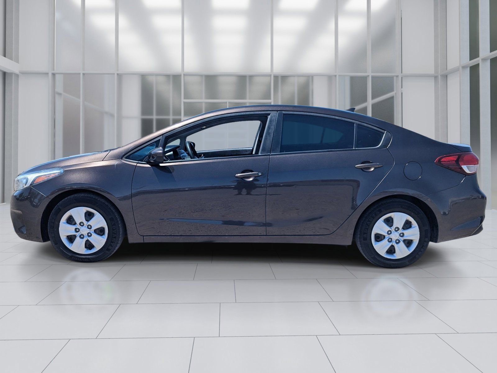 Used 2018 Kia Forte LX FWD image 2