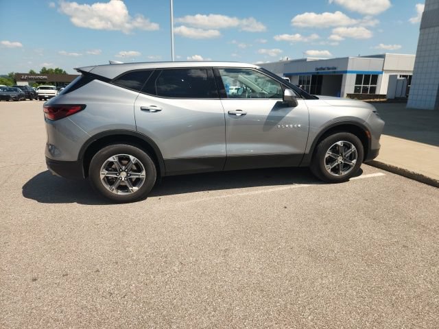 Used 2025 Chevrolet Blazer LT AWD/4WD image 9