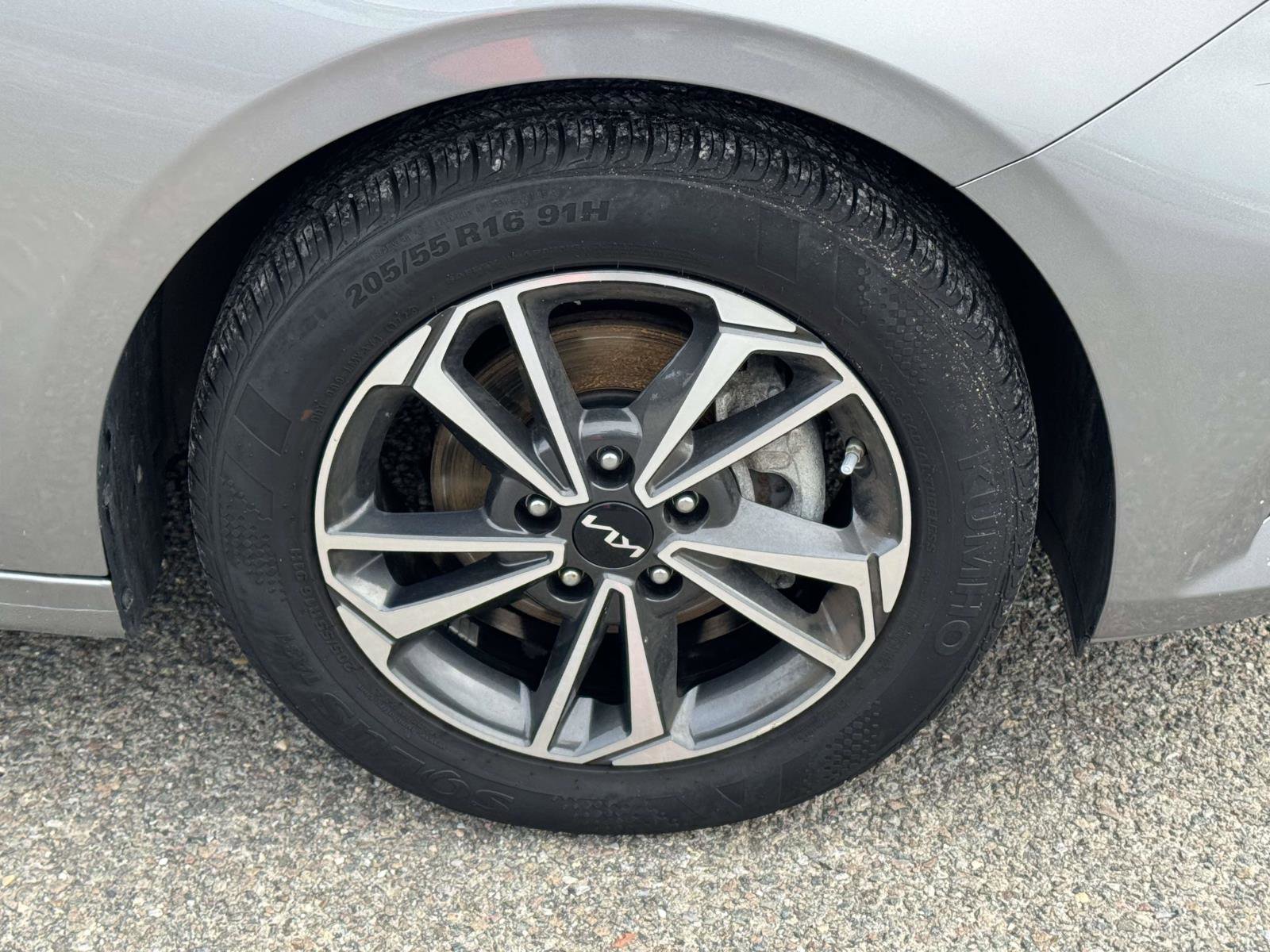 Used 2023 Kia Forte LXS FWD image 9