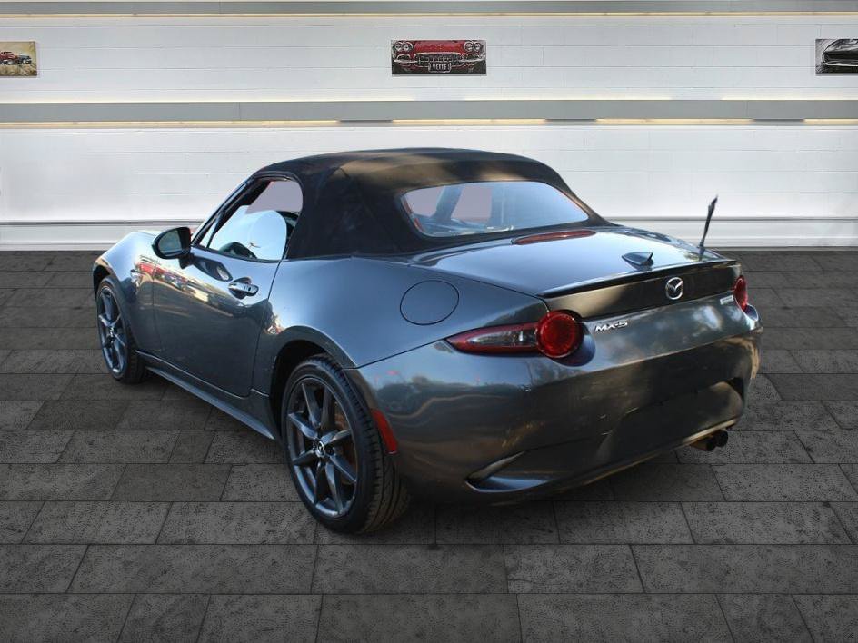 Used 2017 MAZDA MX-5 Miata Club RWD image 5