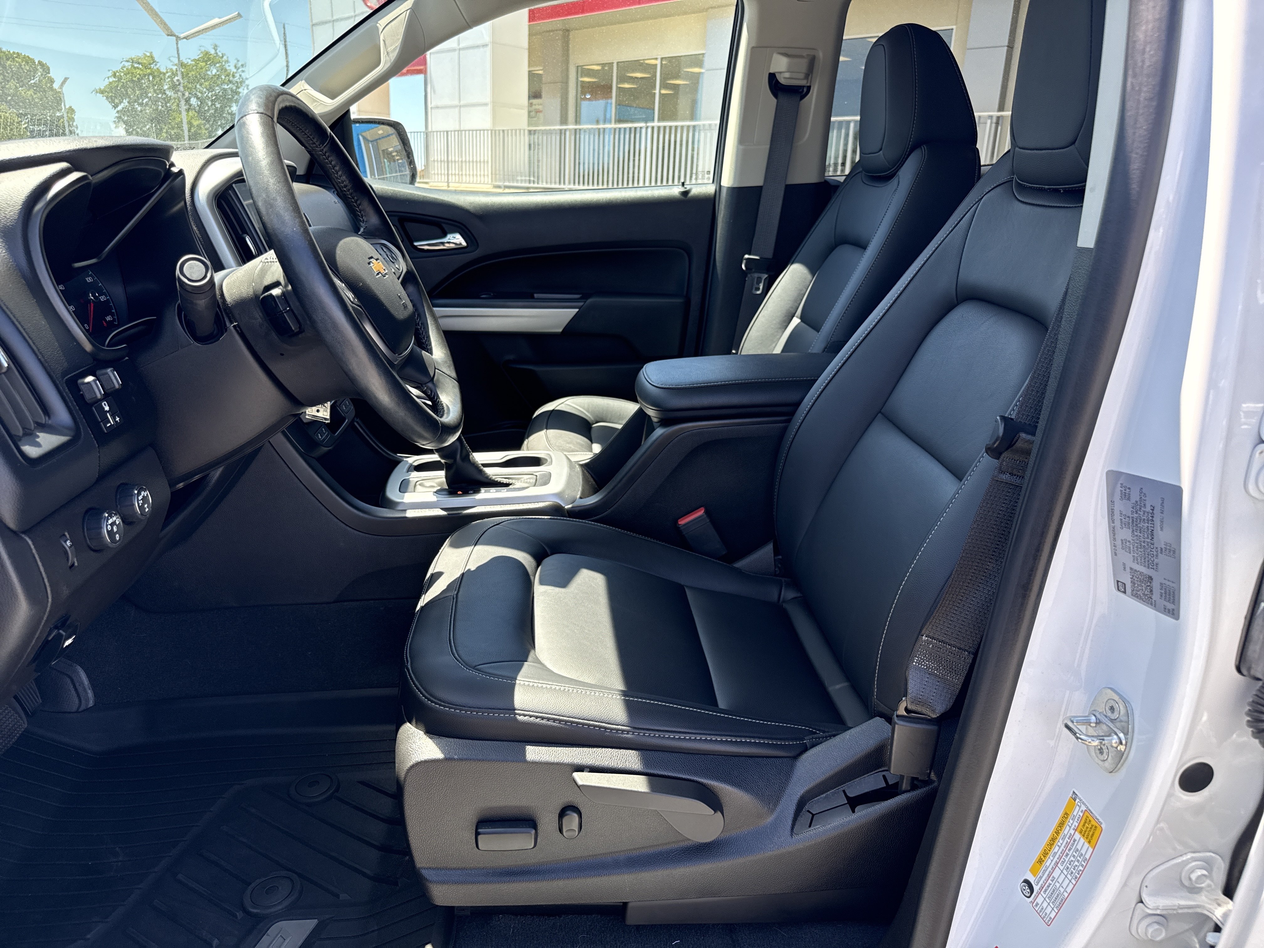 Used 2022 Chevrolet Colorado LT w/ Luxury Package AWD/4WD image 15