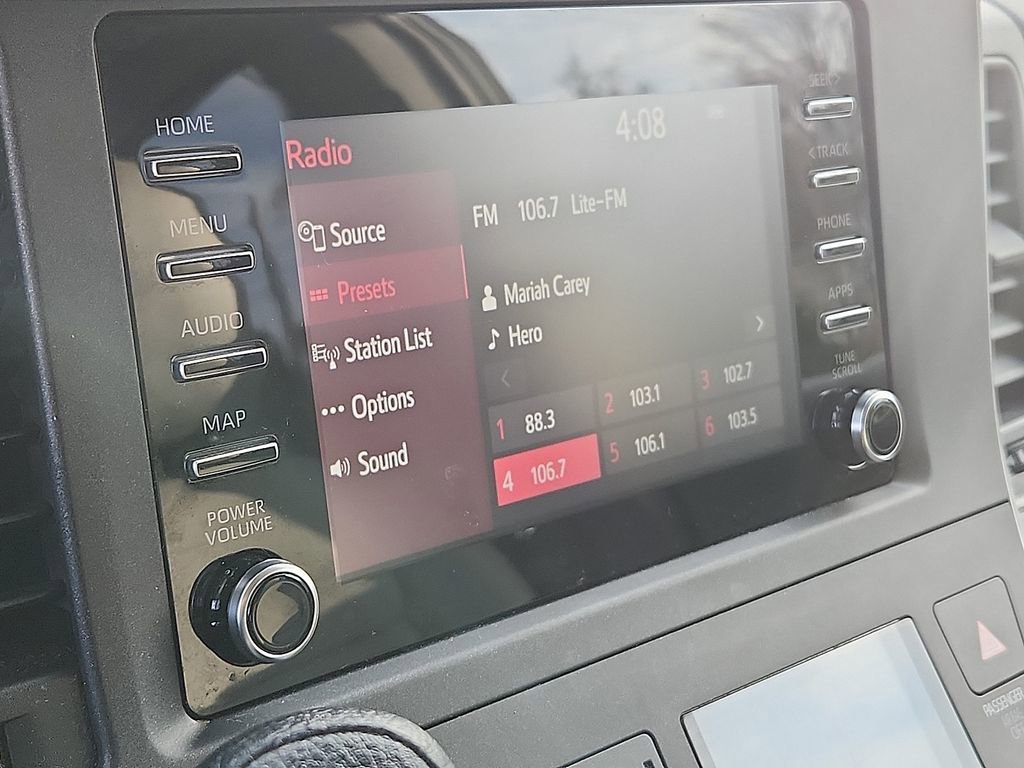 Used 2020 Toyota Sienna L image 18