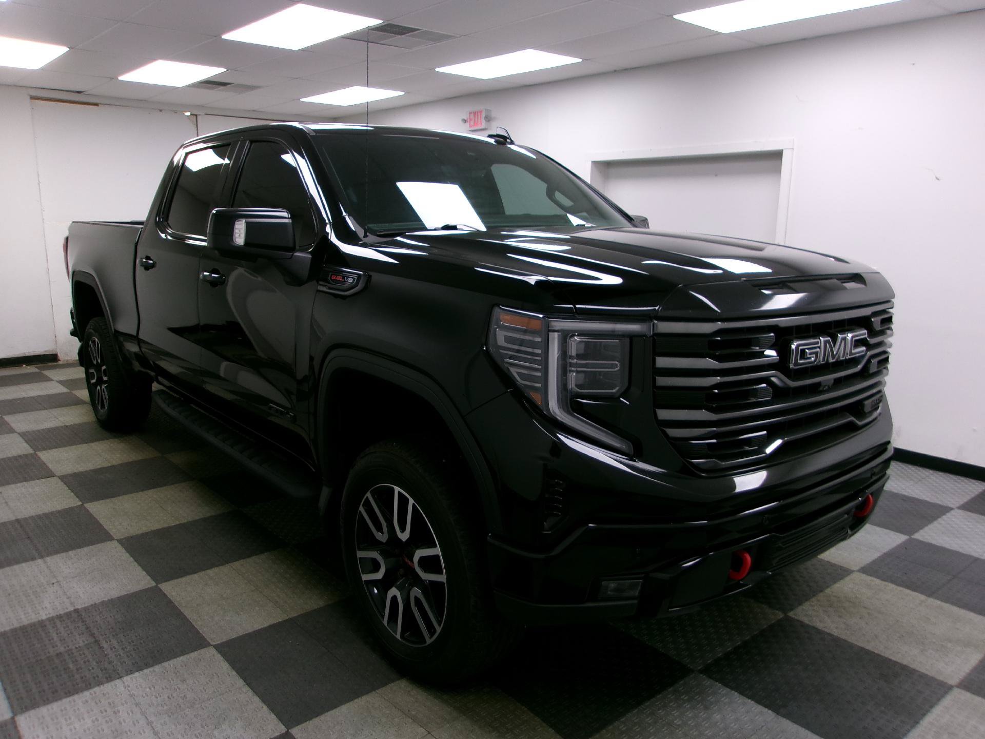 Used 2023 GMC Sierra 1500 AT4 w/ Technology Package AWD/4WD image 15