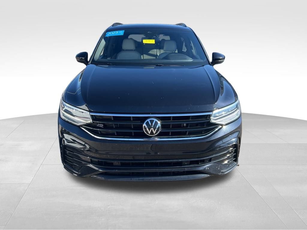 Used 2023 Volkswagen Tiguan SE R-Line image 3