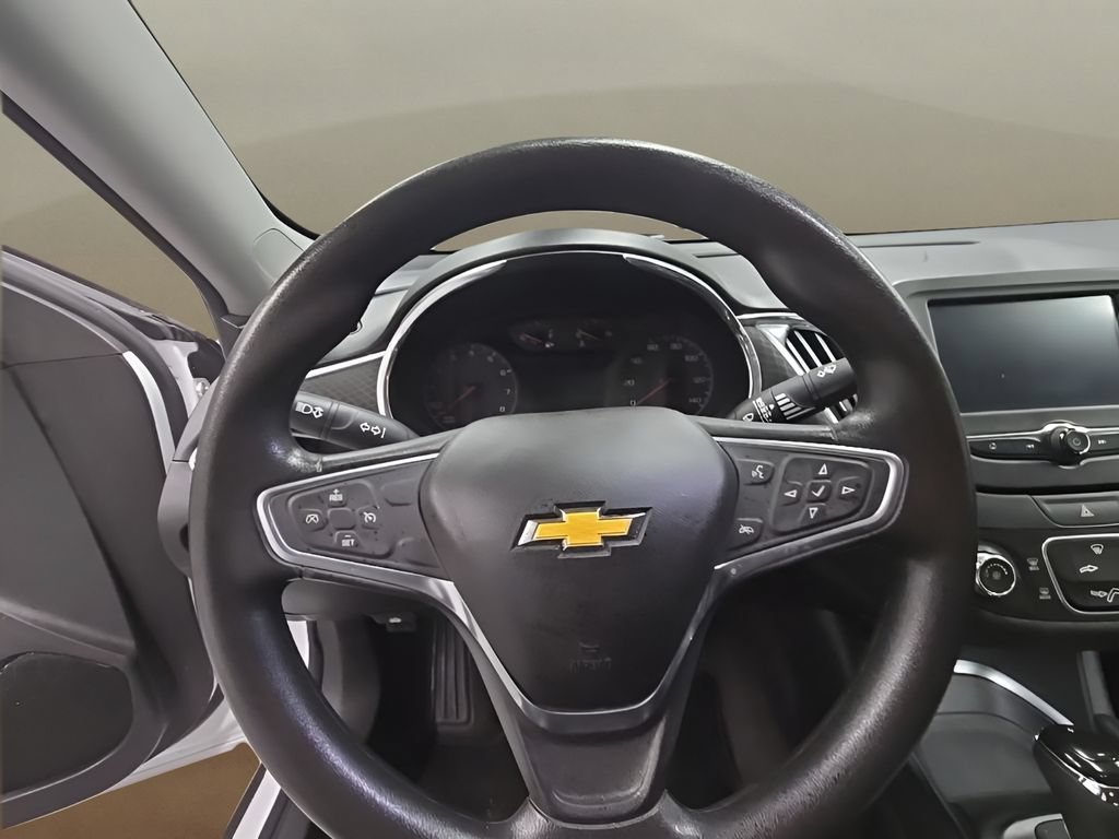 Used 2018 Chevrolet Malibu LT FWD image 29