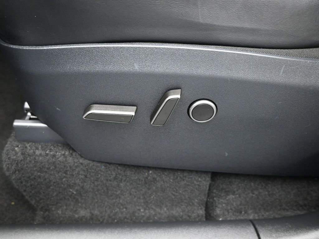 Used 2024 Tesla Model Y Long Range image 8