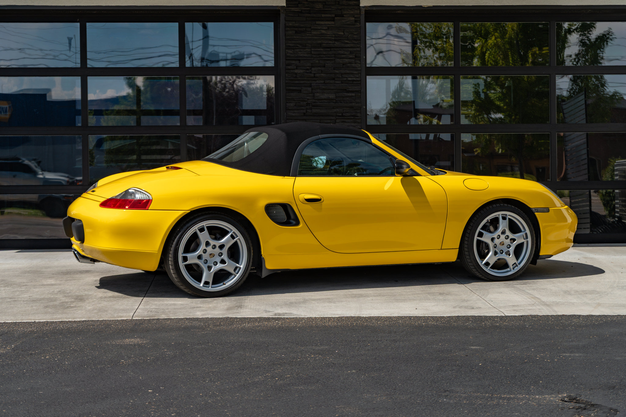 Used 1998 Porsche Boxster RWD image 9