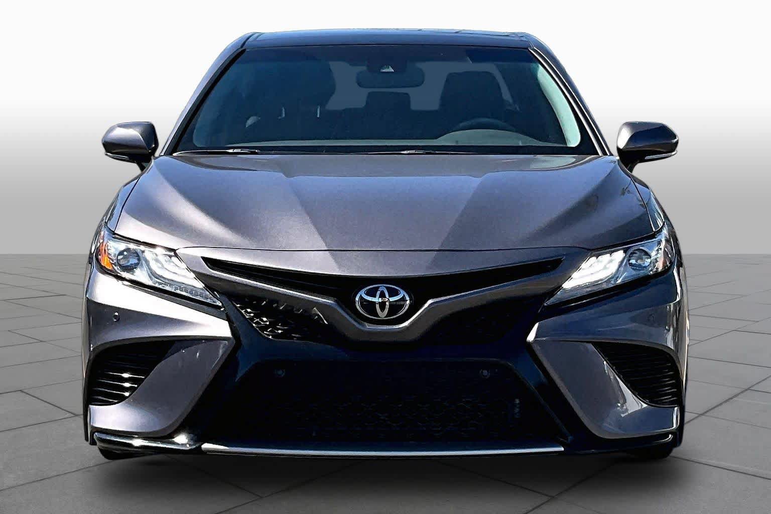 Used 2018 Toyota Camry XSE FWD image 3