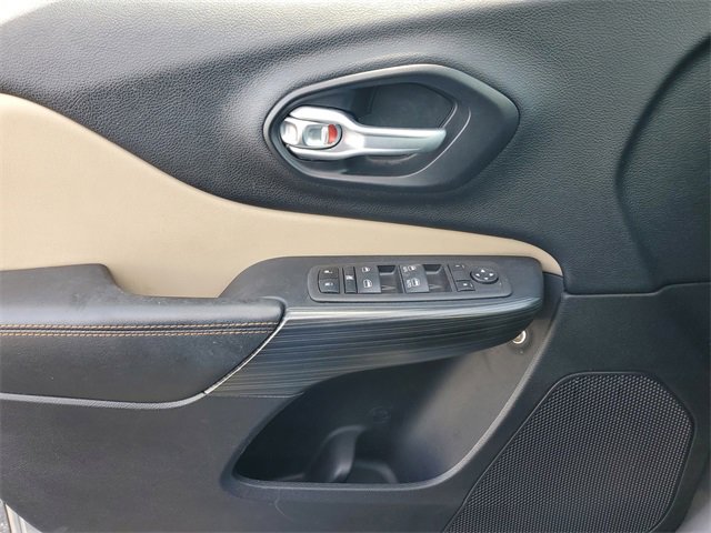 Used 2016 Jeep Cherokee Limited image 15