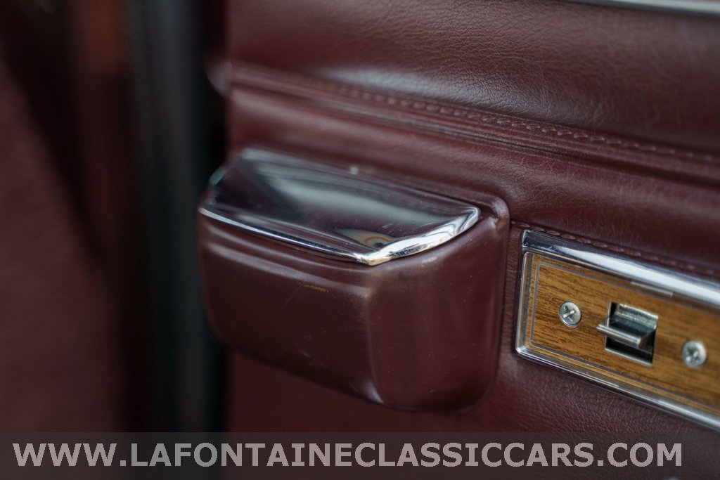 Used 1991 Jeep Grand Wagoneer Base image 94