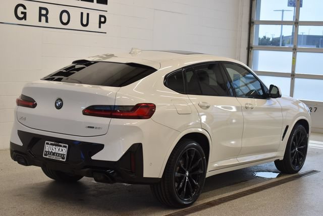 Used 2023 BMW X4 xDrive30i w/ M Sport Package AWD/4WD image 4