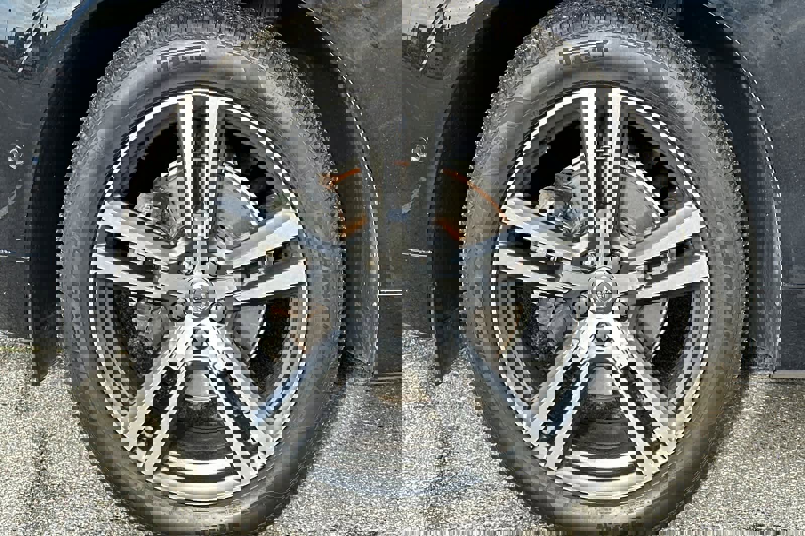 Used 2018 Volvo XC60 T5 Momentum w/ Convenience Package image 30