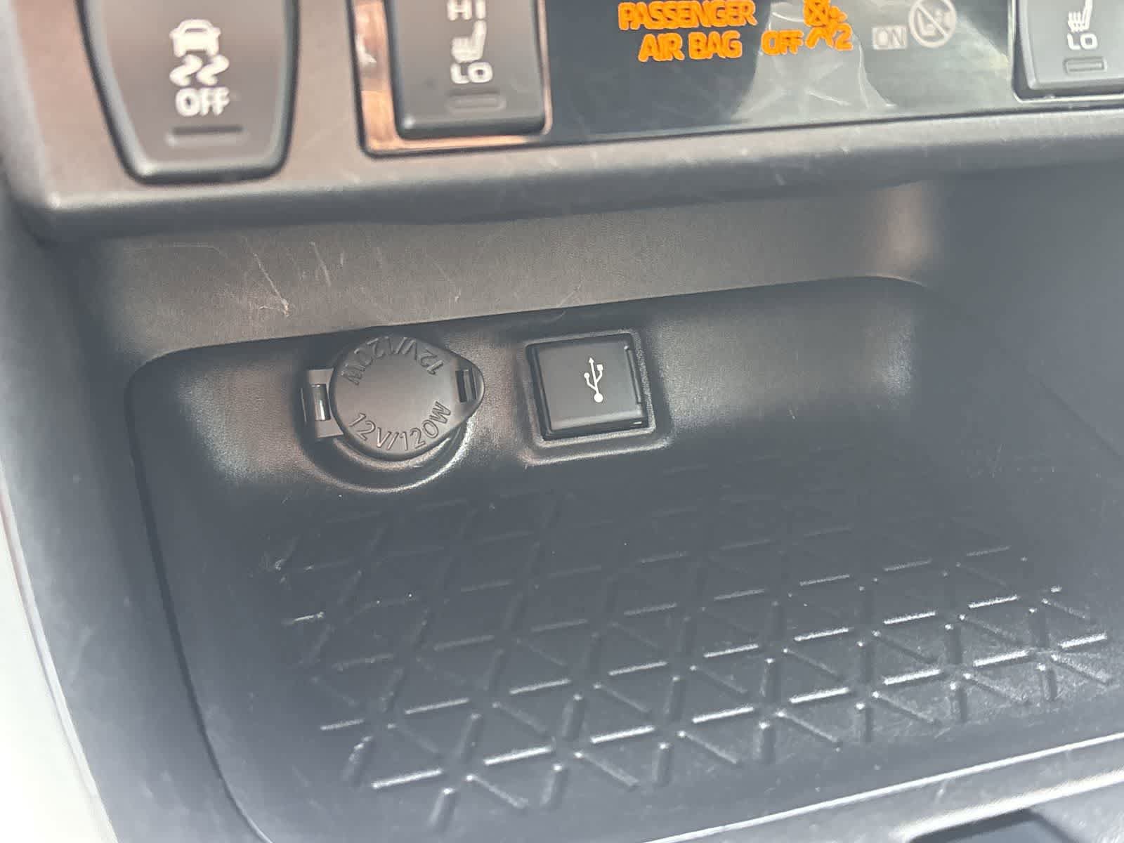 Used 2021 Toyota RAV4 XLE w/ XLE Grade Weather Package AWD/4WD image 24