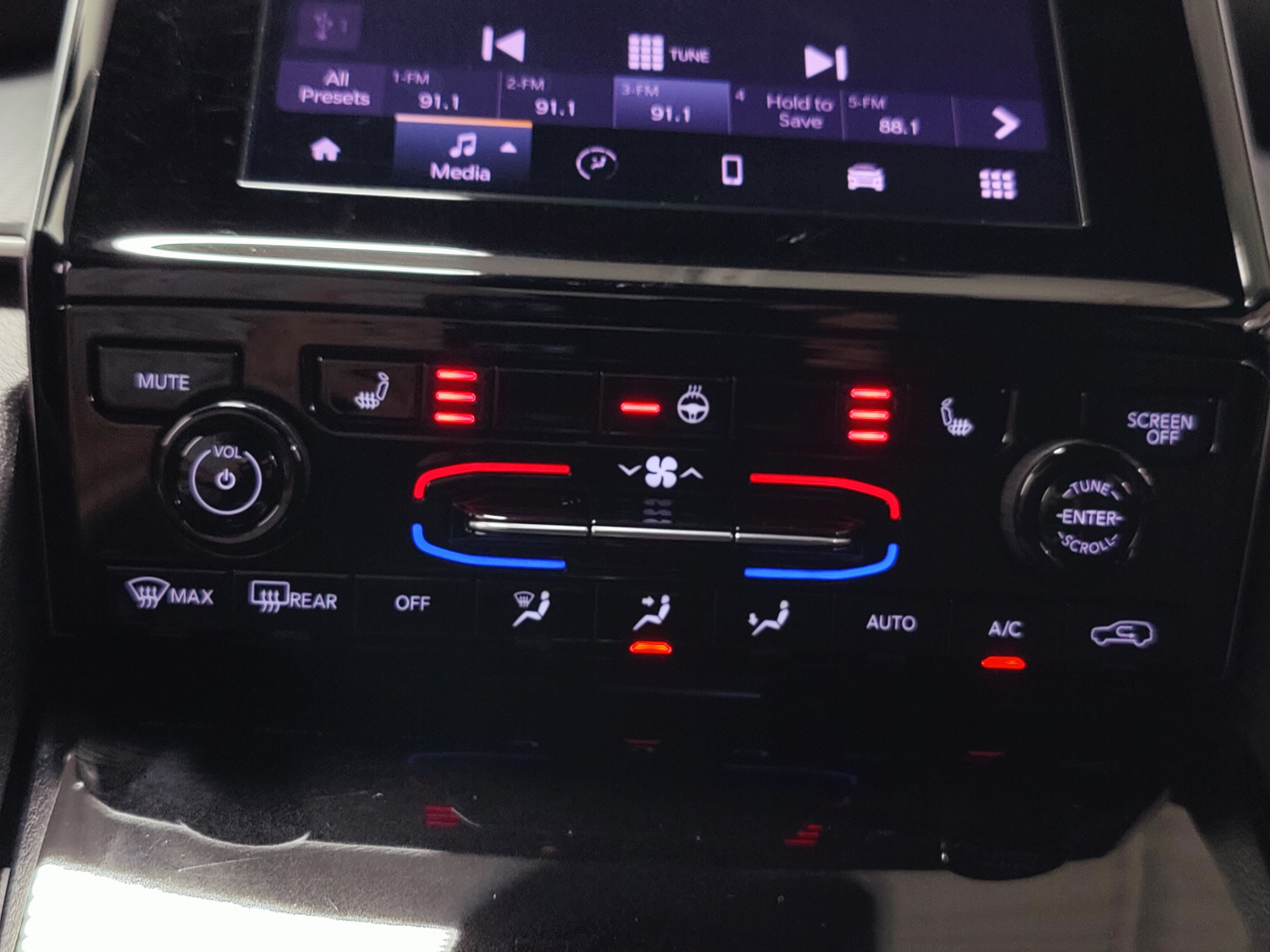 Used 2025 Jeep Grand Cherokee L Laredo w/ Luxury Tech Group I AWD/4WD image 5