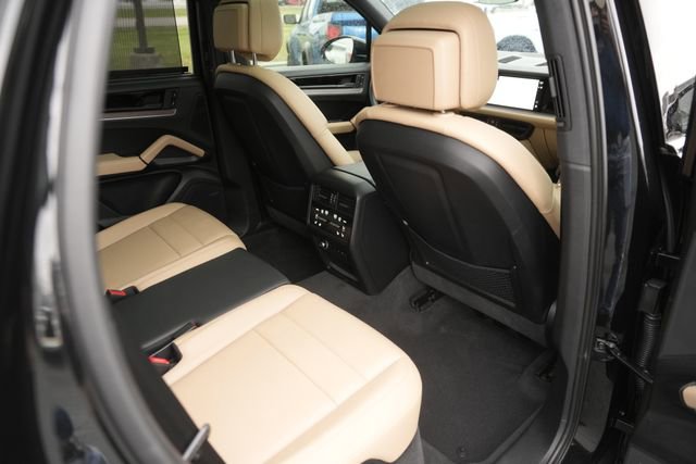 Used 2025 Porsche Cayenne Base image 15