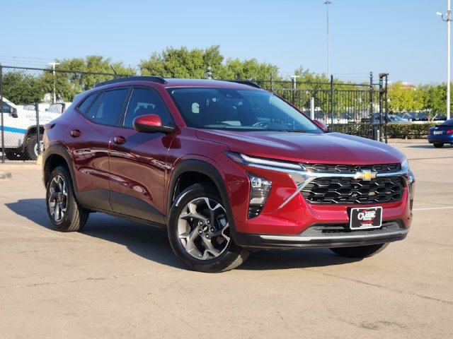 Used 2024 Chevrolet Trax LT w/ Driver Confidence Package FWD image 2