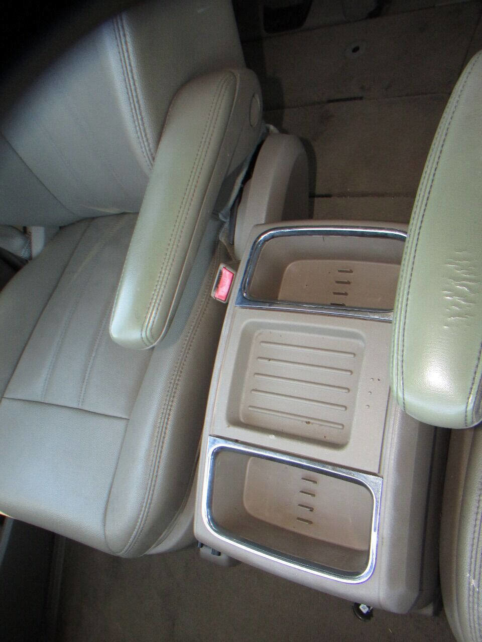 Used 2015 Chrysler Town & Country Touring image 53