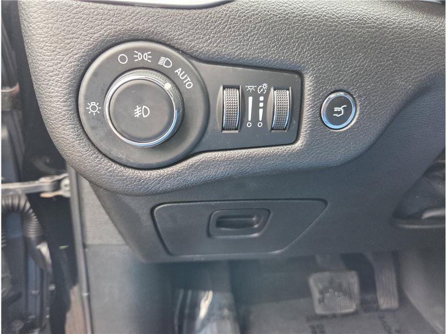 Used 2018 Jeep Cherokee Trailhawk AWD/4WD image 22
