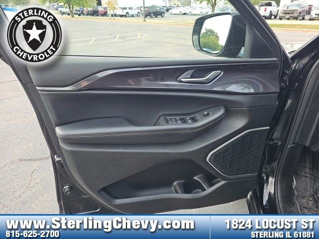 Used 2022 Jeep Grand Cherokee L Laredo image 21