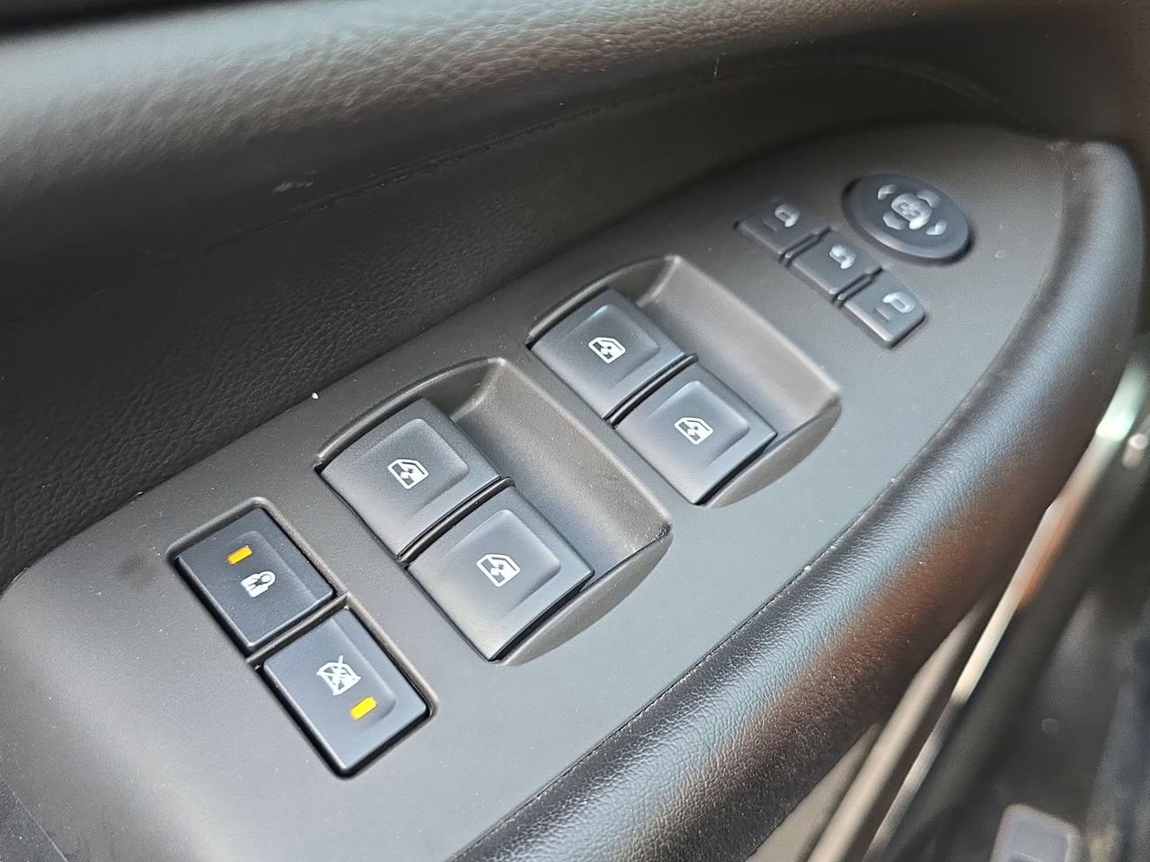 Used 2016 Cadillac Escalade Luxury AWD/4WD image 26