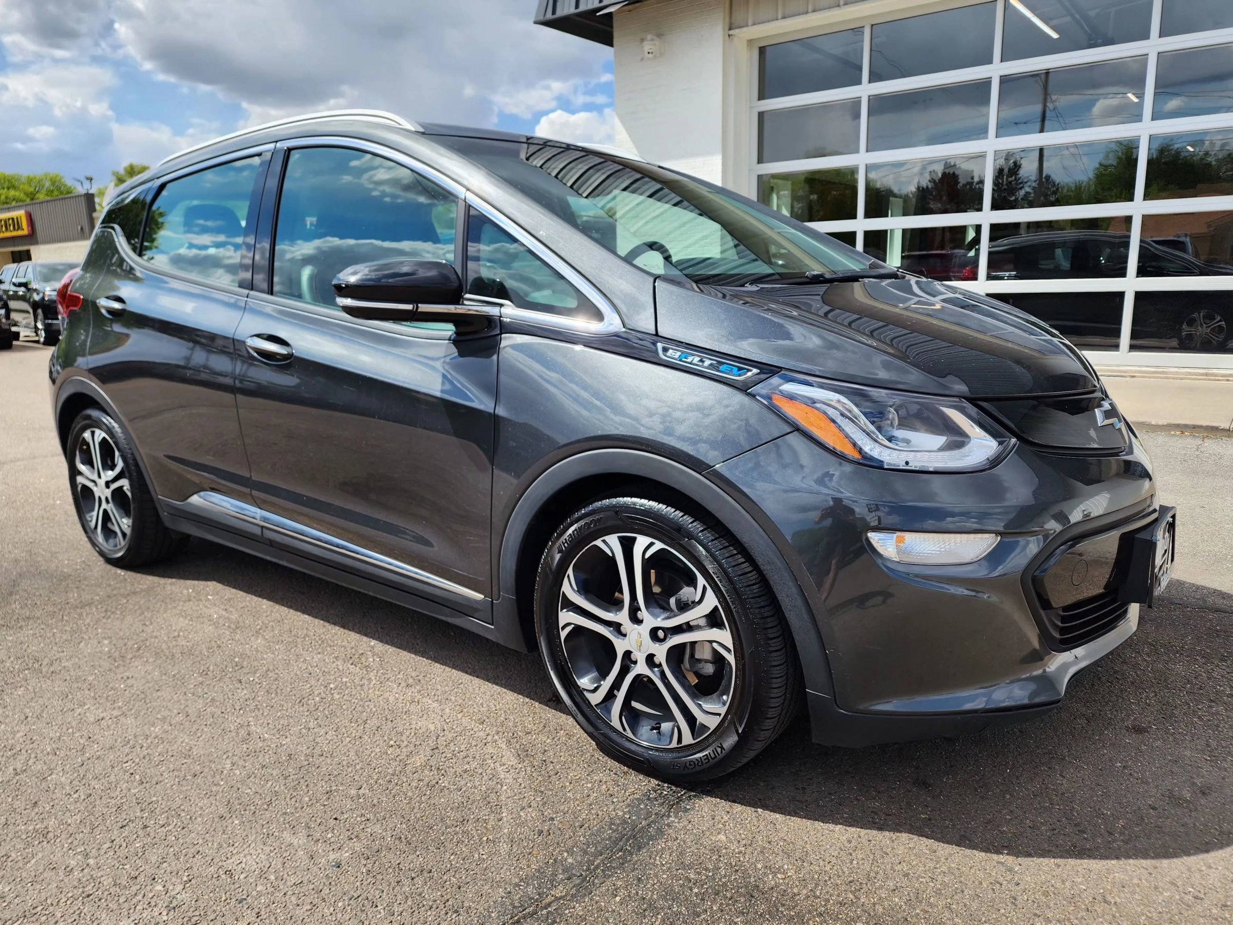 Used 2019 Chevrolet Bolt Premier w/ Infotainment Package FWD image 2